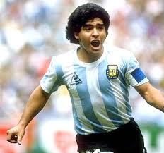 El primer partido oficial jugado por Maradona